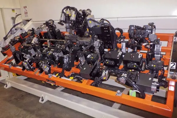 HB Otomasyon mühendislik ekibi tarafından tasarlanan endüstriyel makine imalat süreci. Otomasyon sistemleri, sensör entegrasyonu ve SCADA tabanlı kontrol çözümleriyle üretim süreçleri optimize edilir.